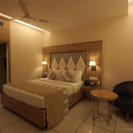 Rang Lords Inn Bharuch Kültér fotó