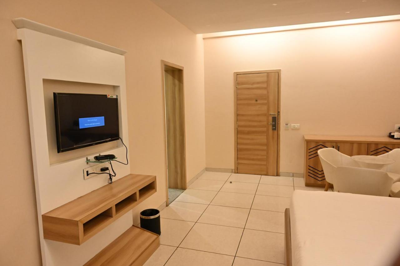 Rang Lords Inn Bharuch Kültér fotó