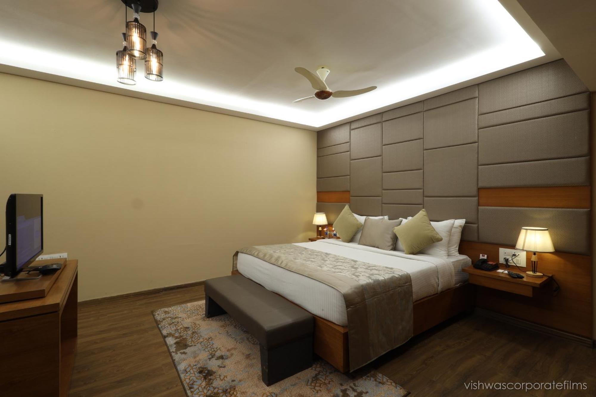 Rang Lords Inn Bharuch Kültér fotó