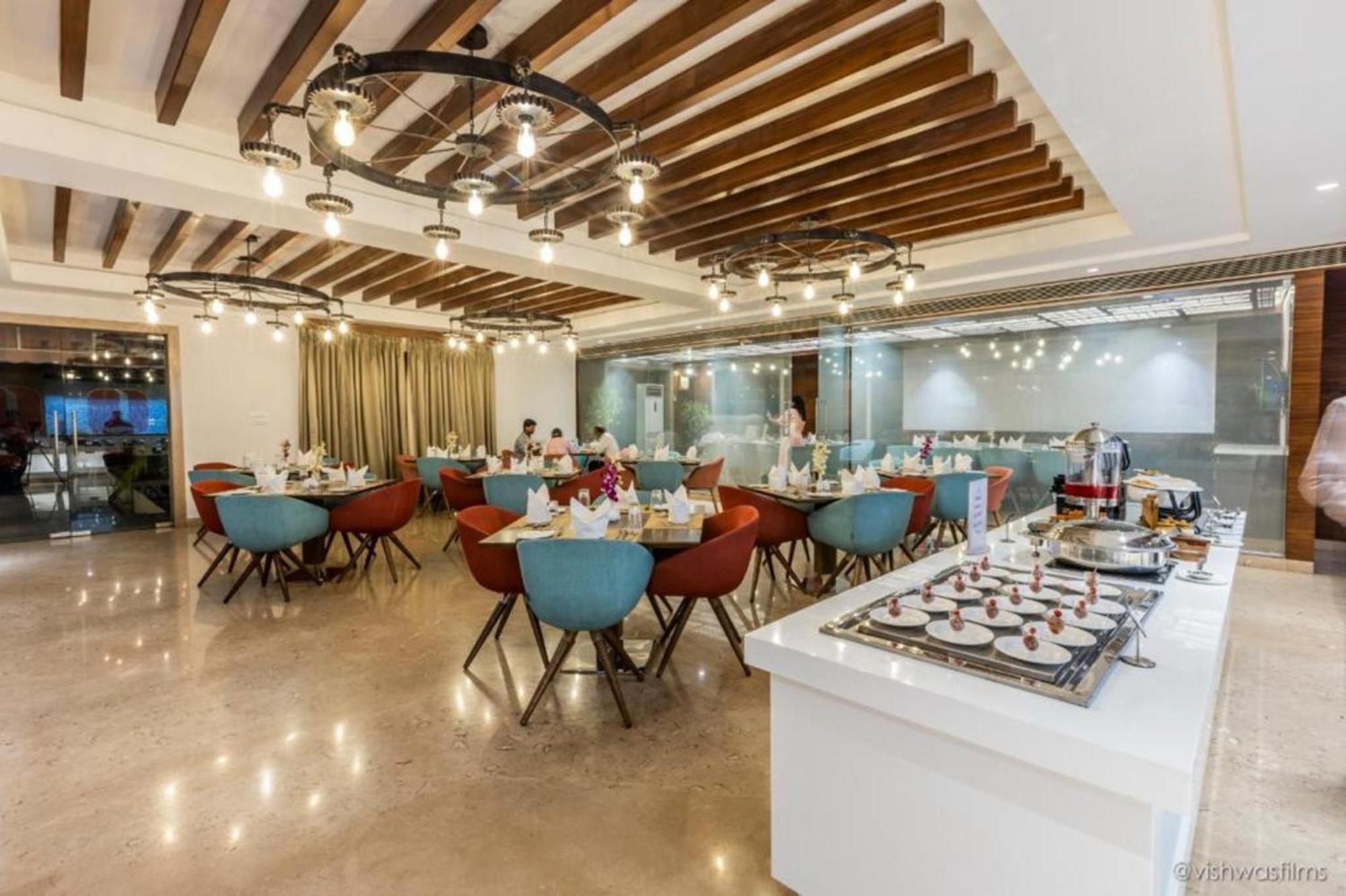 Rang Lords Inn Bharuch Kültér fotó